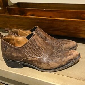 Frye dark brown leather wester style booties distressed by design women's size 9